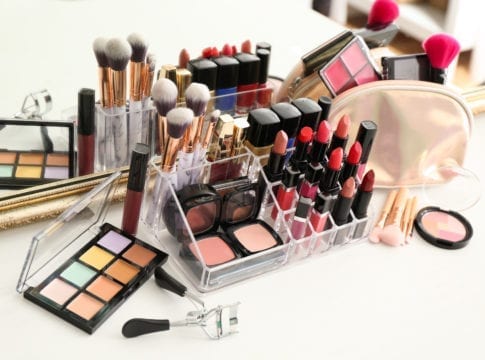 Consejos para organizar tu maquillaje y te dure más tiempo - ACIR Online
