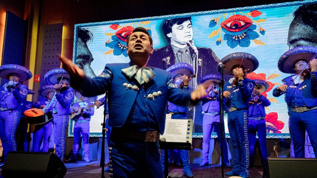 Presentación Juan Gabriel “Eterno”