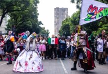 Recorridos de terror y fiestas de Halloween en CDMX para octubre de 2026 Marcha_Zombie_2025