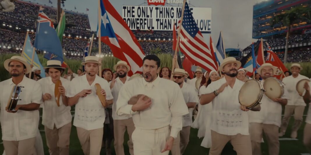 Bad Bunny haciendo historia en el Súper Tazón LX